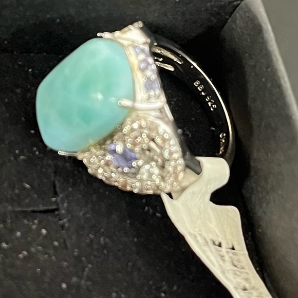 Elegant Silver and Blue Gemstone Ring - Picture 4 of 4